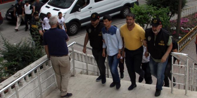 Kendilerini Vali Olarak Tanıtarak İşadamlarını 2 Ayda 551 Bin Tl Dolandıran Çete Çökertildi