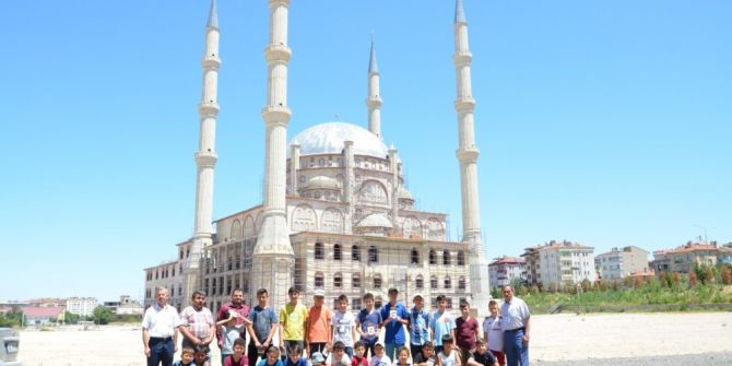 Öğrenciler Harçlıklarını Külliye İnşaatını Bağışladı