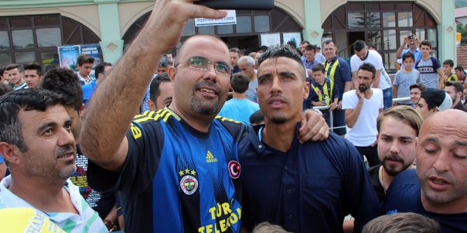 Fenerbahçeli Futbolculara Cuma Namazı’nda Yoğun İlgi