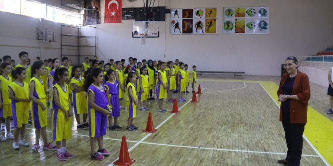 Bağlar Belediyesinin Yaz Okulu Açıldı