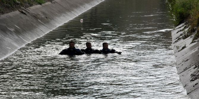 Kanala Devrilen Otomobildeki Genç İki Gündür Aranıyor