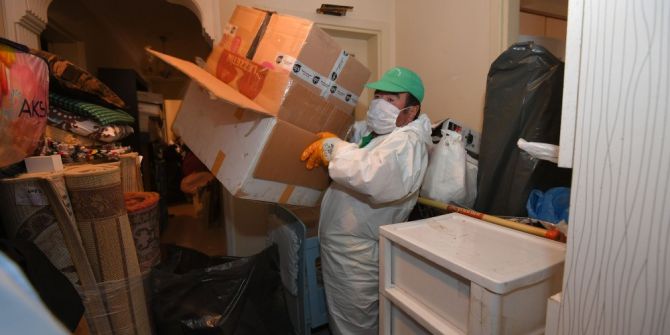 Her Ay Bir Kamyon Çöp Biriktiriyor