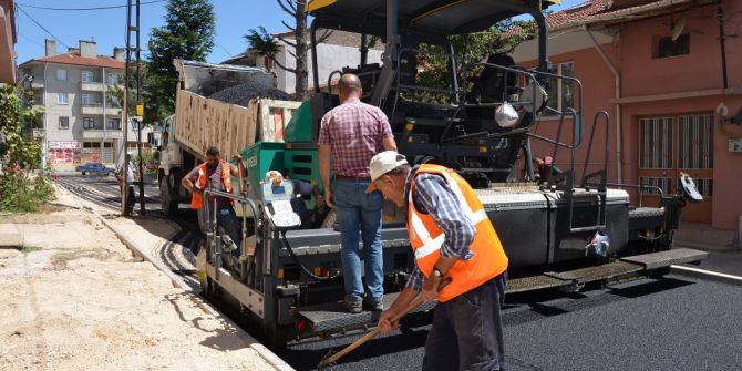 Bozüyük’te Asfaltlama Çalışmaları Tüm Hızıyla Devam Ediyor