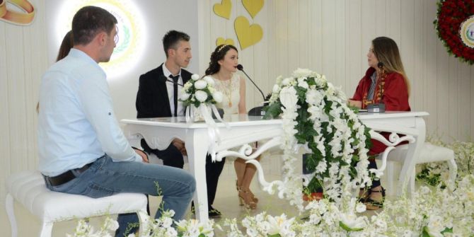 Özel Günleri İçin Özel Tarih Seçtiler