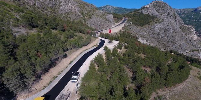 Kale Yolunda Asfaltlama Çalışmaları Sürüyor