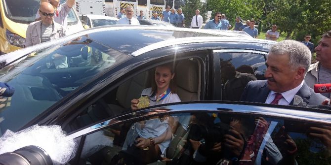 Bakanlıktan Dünya Şampiyonuna Otomobil