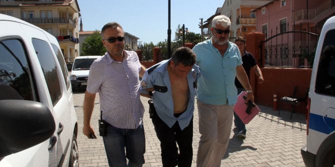 Dolandırıcı Sahte Polisi, Gerçek Polisler Yakaladı