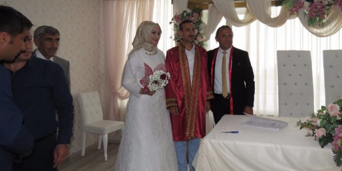 Kayyum, Korumasının Nikahını Kıydı