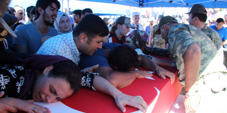 Şehidin Eşi “Aşkım Beni Bırakıp Nereye Gidiyorsun” Diye Feryat Etti