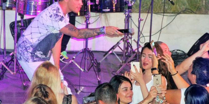 Sinan Akçıl İçin Biletler Tükendi, İzdiham Oldu