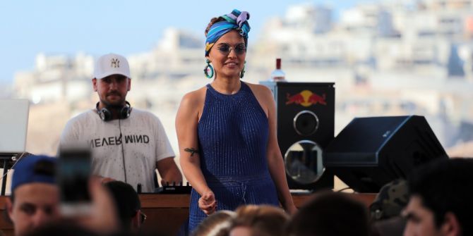 Demet Akalın, Spor Yaparken Belini İncitti