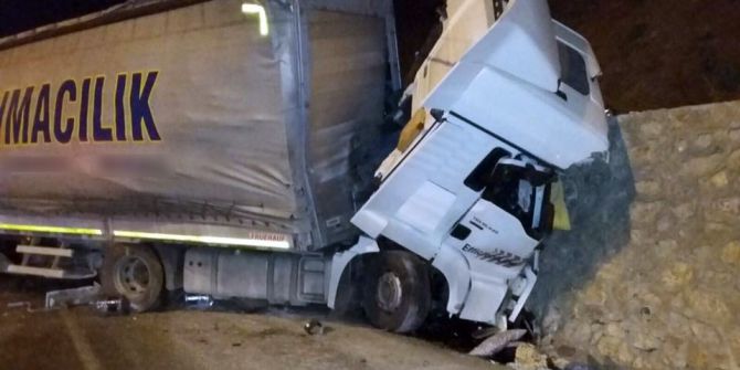 Tır Az Kalsın Faciaya Neden Oluyordu