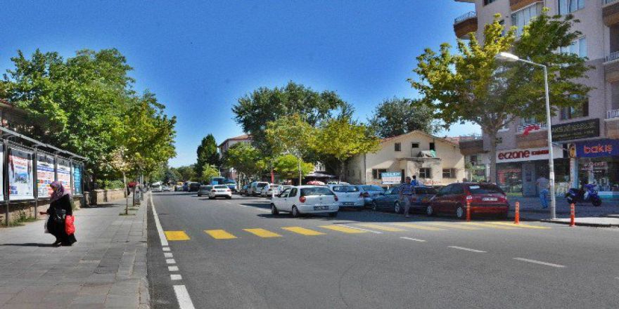 Aksaray Belediyesi, Caddelerdeki Trafik Ve Yol Çizgilerini Yeniliyor
