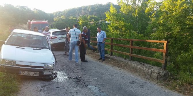Araçlar Köprüde Çarpıştı: 1 Yaralı