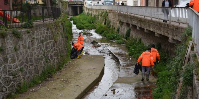 Fatsa Belediyesinden "Derelere Çöp Atmayın" Uyarısı