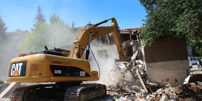 Çankaya’da Planlı Yapılaşma İçin Yıkımlar Sürüyor