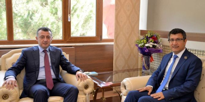 Vali Büyükakın Ve Rektör Taş Bir Araya Geldi