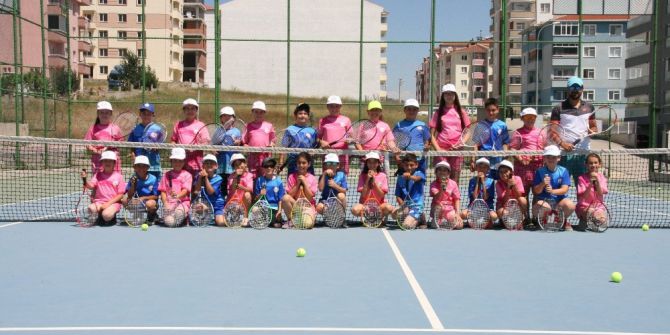 Yaz Spor Okulu Tenis Grubu Öğrencileri Turnuvaya Hazırlanıyor