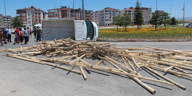 Elazığ’da Trafik Kazası: 2 Yaralı