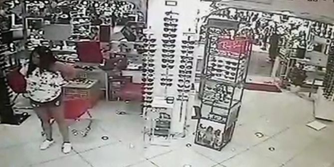 Manavgat’ta Bayan Turist Gözlük Çaldı