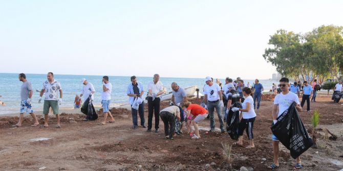 Mezitli’de Sahil Temizliği