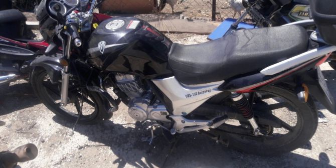 Motosikletle Genç Otobüsle Çarpıştı