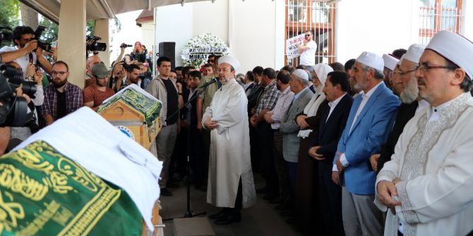 Vahşice Öldürülen Suriyeli Hamile Kadın Ve Bebeğinin Cenazesinde Gözyaşları Sel Oldu