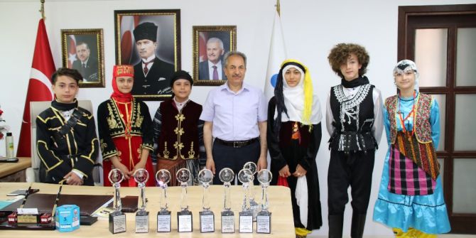 Başkan Akkaya’ya Dans Ve Halk Oyunları Ekiplerinden Ziyaret