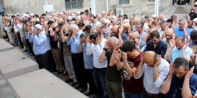 Suriyeli Anne Ve 2 Çocuğu İçin Gıyabi Cenaze Namazı