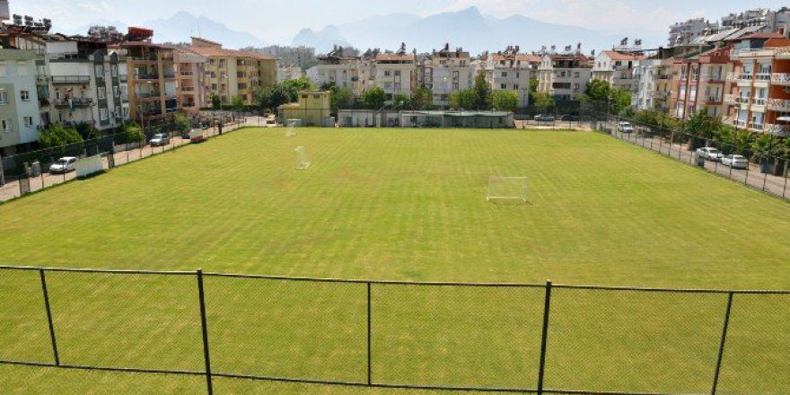 Toros Mahallesi’ne Modern Futbol Sahası