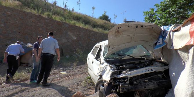 Otomobil Uçuruma Yuvarlandı: 1 Ölü, 1 Yaralı