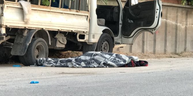 Otomobille Çarpışan Kamyonet Yol Kenarındakilerin Arasına Daldı: 1 Ölü, 7 Yaralı