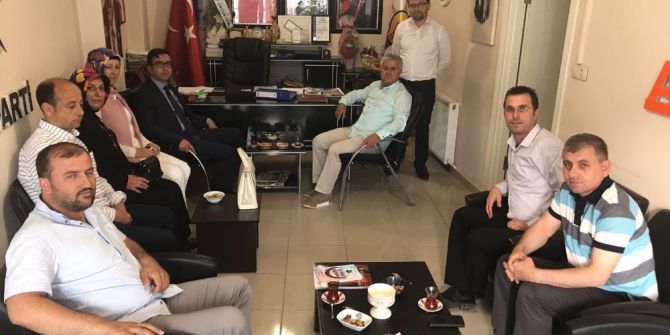 Kaymakam Yüzer: "Siyasi Partiler Demokratik Yönetimin Vazgeçilmez Unsurlarıdır"
