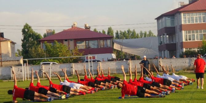 Van Büyükşehir Belediyespor Topbaşı Yaptı