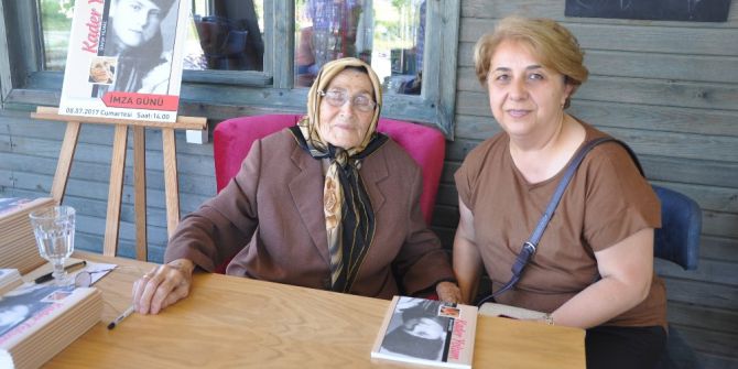 89 Yaşındaki Nine Şiir Kitabı Çıkardı