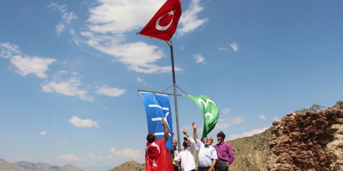 15 Temmuz’u Unutmayan Kaleboğazlılar Kaleye Bayrak Diktiler