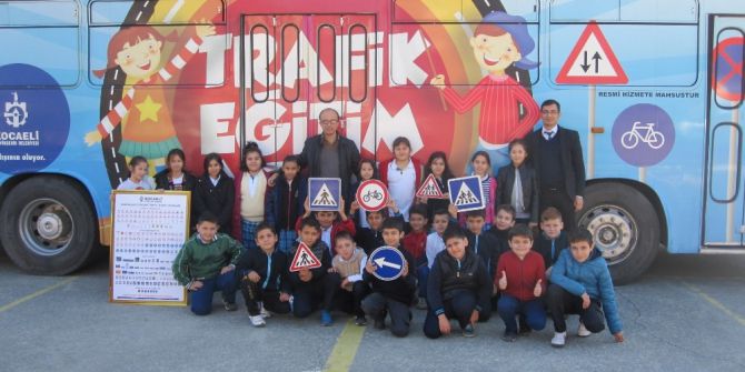 Öğrenciler Trafik Eğitimini ‘Eğitim Otobüsünde’ Alıyor