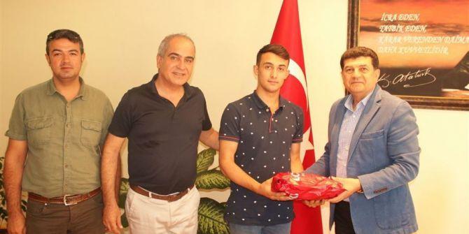 Aydın’da Çocuk Evlerinde Kalan Mertcan, Başarısı İle Göz Doldurdu