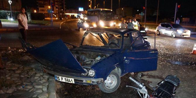 Edremit’te Aynı Kavşak, Yine Kaza: 2 Yaralı