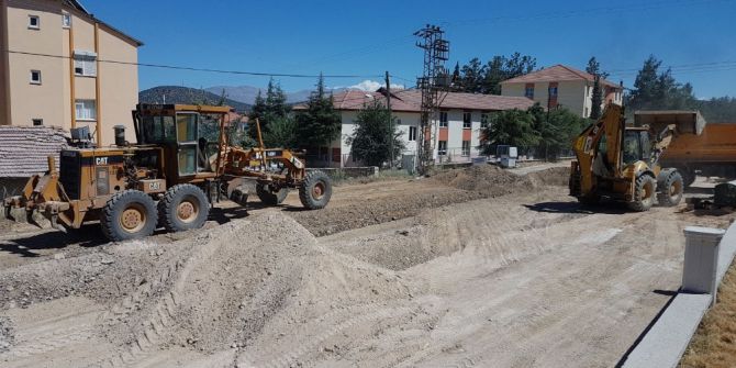 Korkuteli’de Alt Yapısı Tamamlanan Mahallelerin Yollarına Asfalt Çalışması