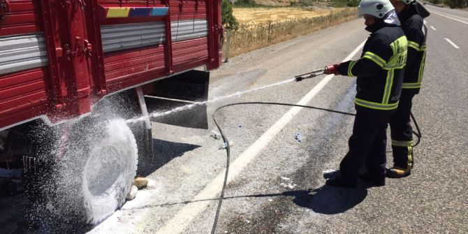 Seyir Halindeki Kamyon Alev Aldı