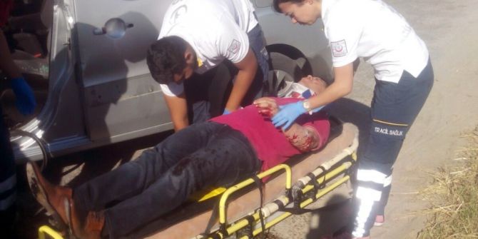 Hafif Ticari Araç Süt Kamyonuna Çarptı: 1 Ağır Yaralı