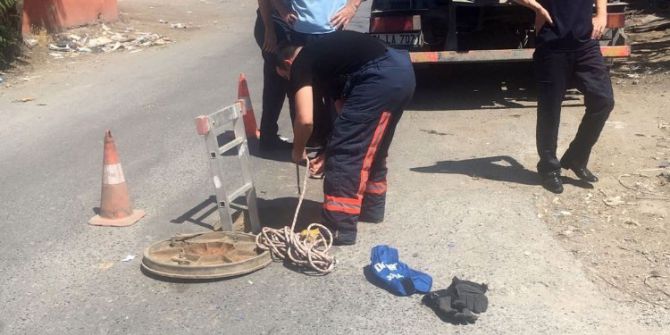 Eyüp Belediyesi Veteriner İşleri Müdürlüğü Ekipleri Kanala Düşen Yavru Köpeği Kurtardı