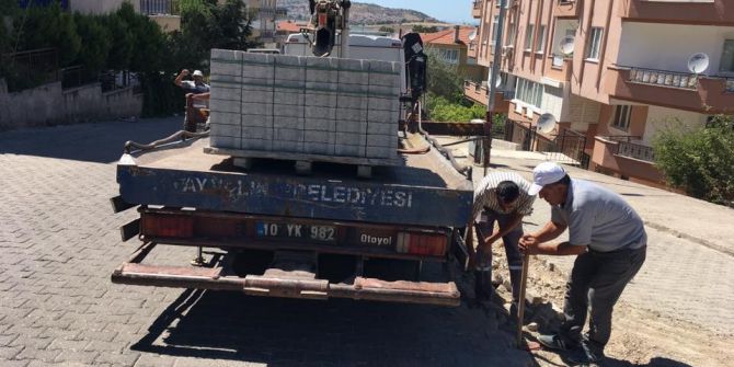 Ayvalık Belediyesi’nden 150 Evlere Asfalt Ve Bordür