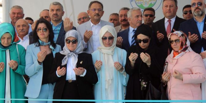 Bakan Özhaseki, "Gecekondu Camileri Durdurmaya Çalışıyorum"