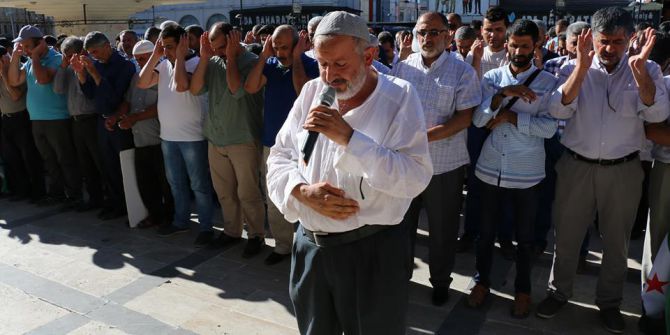 Suriyeli Anne Ve Bebeği İçin Gıyabi Cenaze Namazı Kılındı