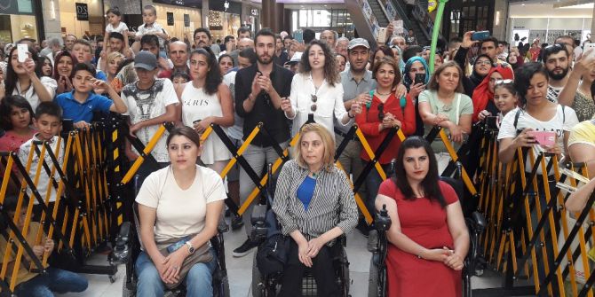 Mümin Sarıkaya Hayranlarıyla Buluştu