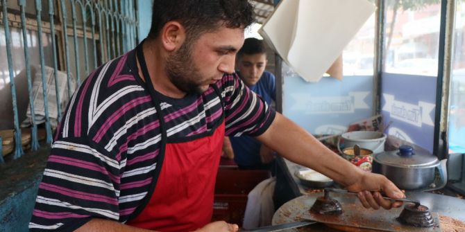 "Ütü Tost" Yemek İçin Kuyruğa Giriyorlar