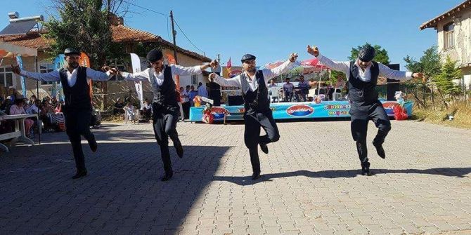 Aslanapalı Efelerin Halk Oyunları Yarışı Nefes Kesti