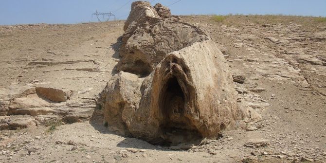 Başkale’de Canavara Benzeyen Taş İlgi Odağı Oldu